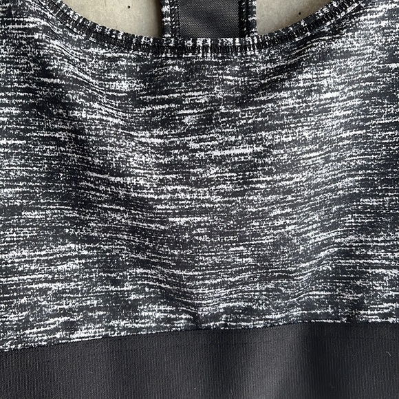 NWOT Victoria’s Secret sports bra - Picture 4 of 4